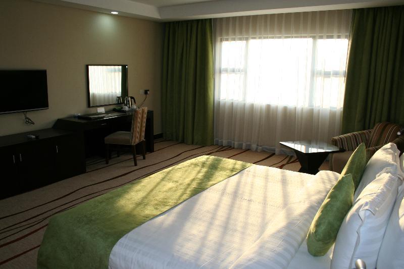 Crossroads Hotel Блантайър Екстериор снимка