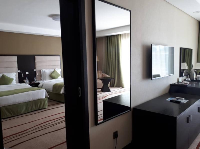 Crossroads Hotel Блантайър Екстериор снимка