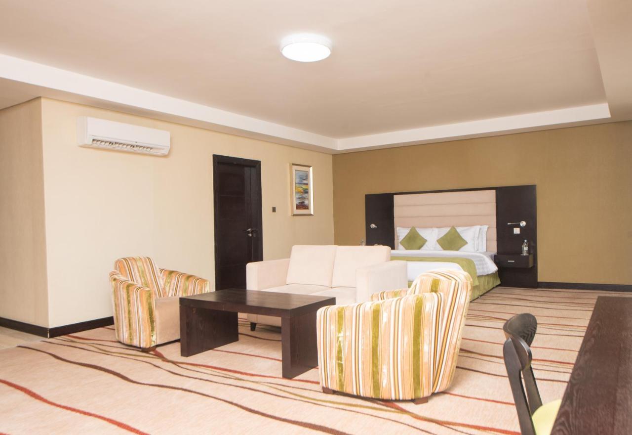Crossroads Hotel Блантайър Екстериор снимка