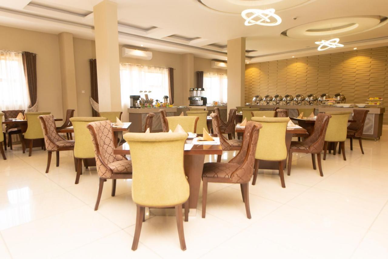 Crossroads Hotel Блантайър Екстериор снимка