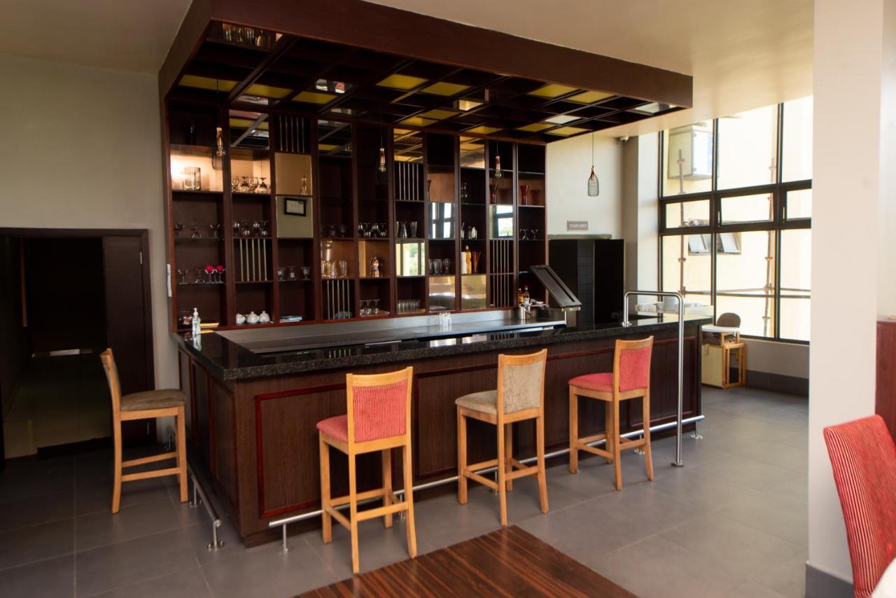 Crossroads Hotel Блантайър Екстериор снимка