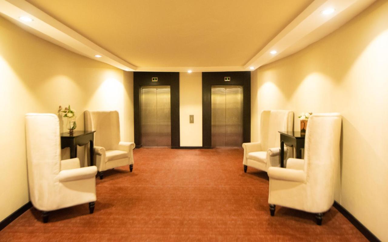 Crossroads Hotel Блантайър Екстериор снимка