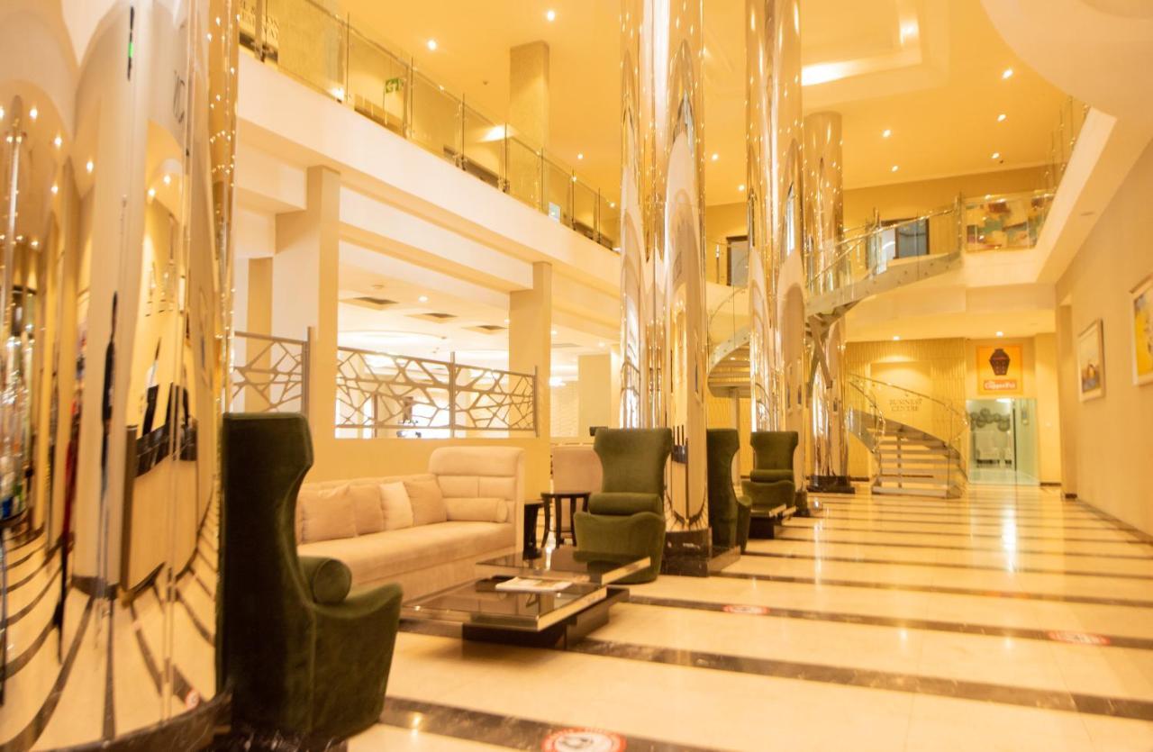 Crossroads Hotel Блантайър Екстериор снимка