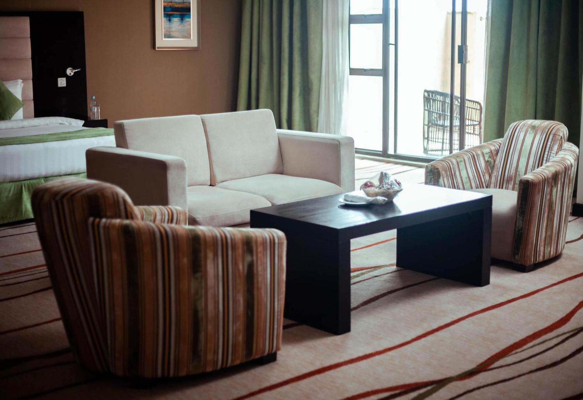 Crossroads Hotel Блантайър Екстериор снимка
