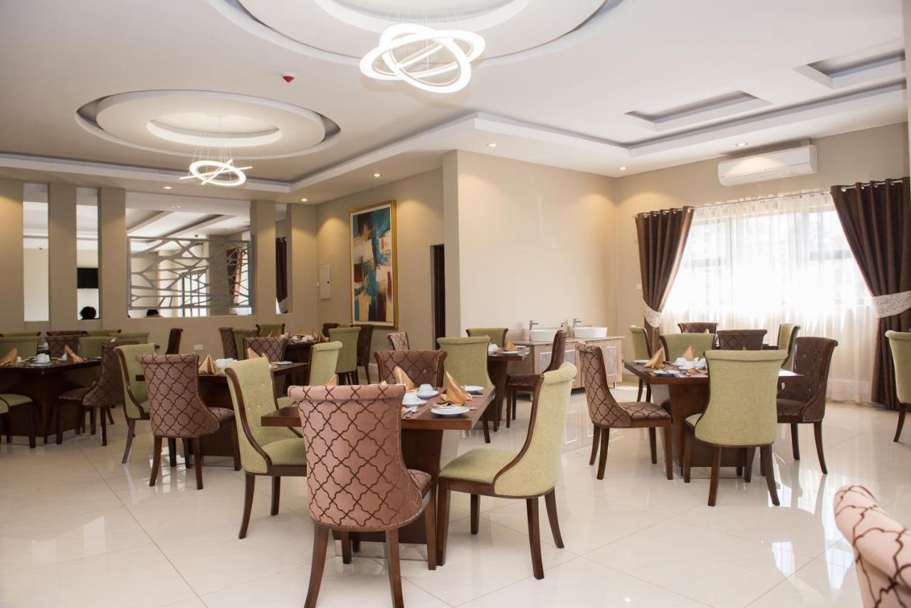 Crossroads Hotel Блантайър Екстериор снимка