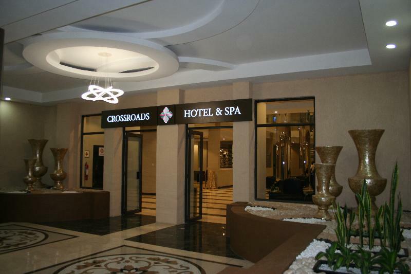Crossroads Hotel Блантайър Екстериор снимка